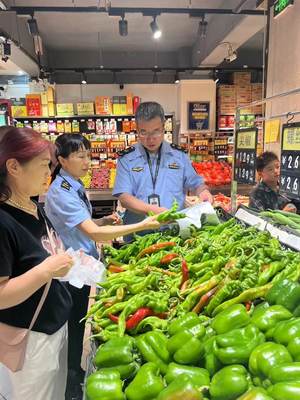 金水區(qū)市場監(jiān)督管理局國基路所開展食用農(nóng)產(chǎn)品安全快速檢測